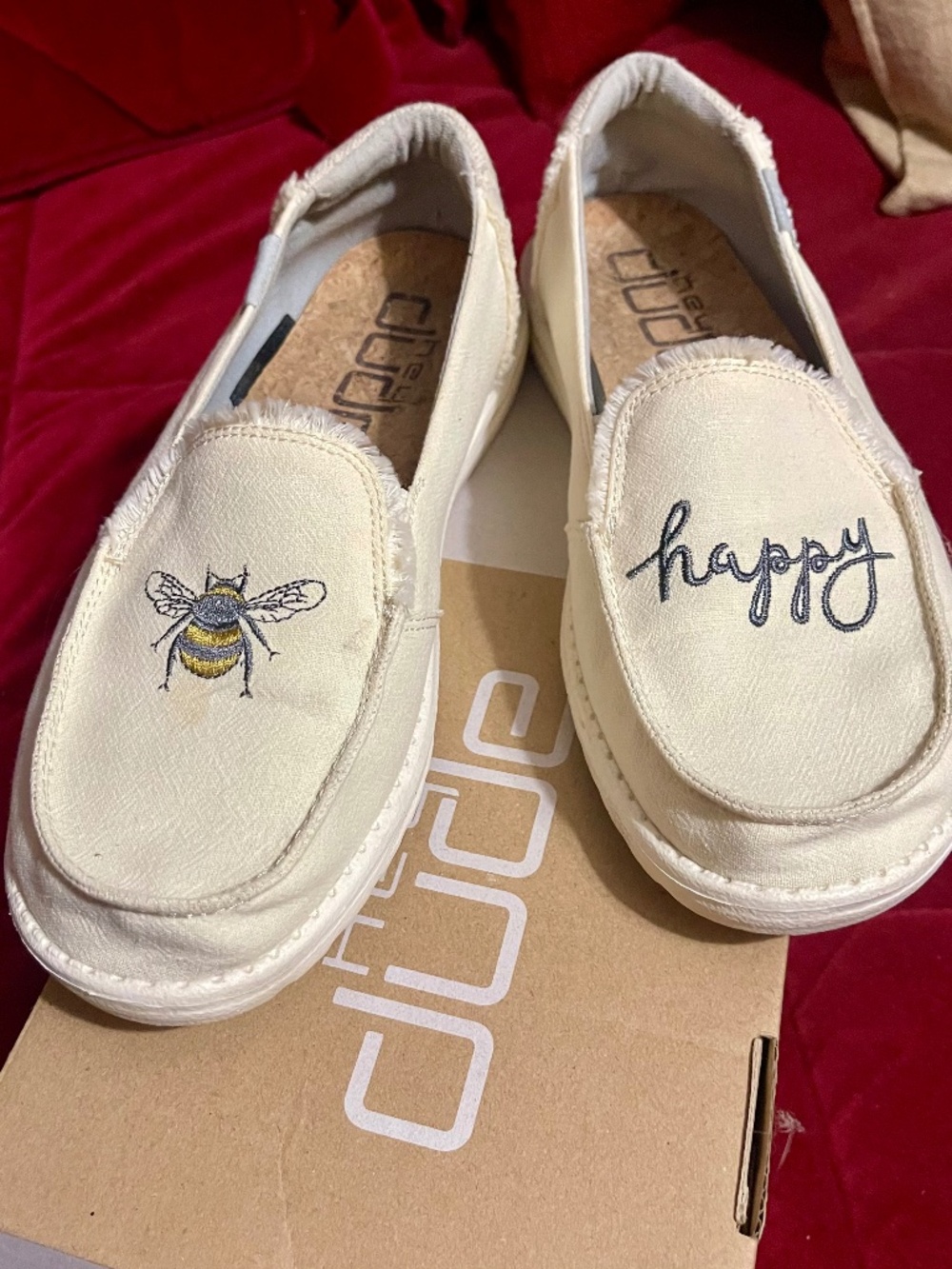 Hey Dudes - Lena - Bee Happy